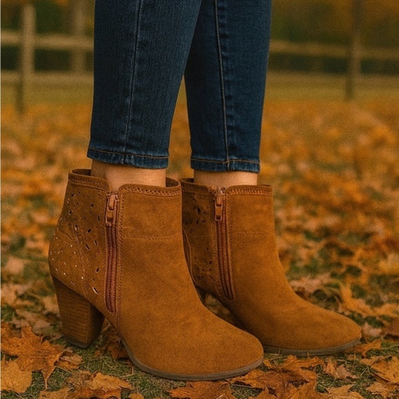 American Eagle Brown Suede Ankle Boots 8 1/2 - Picture 2 of 6
